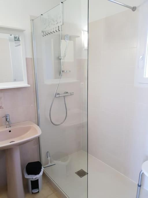 Residence Lou Cigaloun - Ana Location Greoux-les-Bains ภายนอก รูปภาพ
